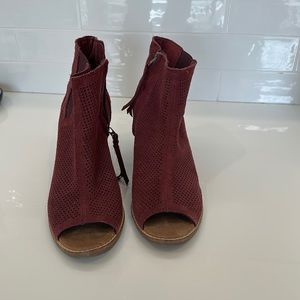 Toms Heeled Open Toe Booties size 8